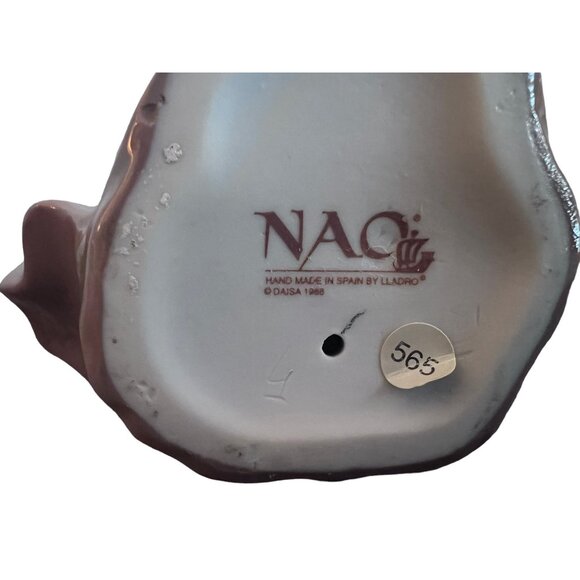 Nao by Lladro Daisa 565 Out For a Stroll 1988 7" Figurine Fine Porcelain Spain - Picture 7 of 7